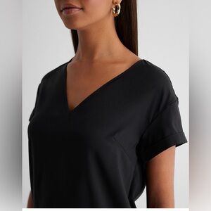 NWT Express Satin V-Neck Short Cuff Sleeve black Gramercy Tee in sz L msrp $44